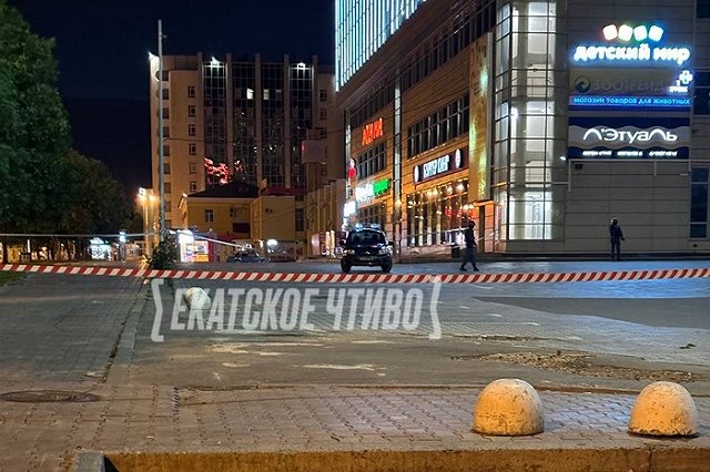 На Южном автовокзале оцепили популярный торговый центр