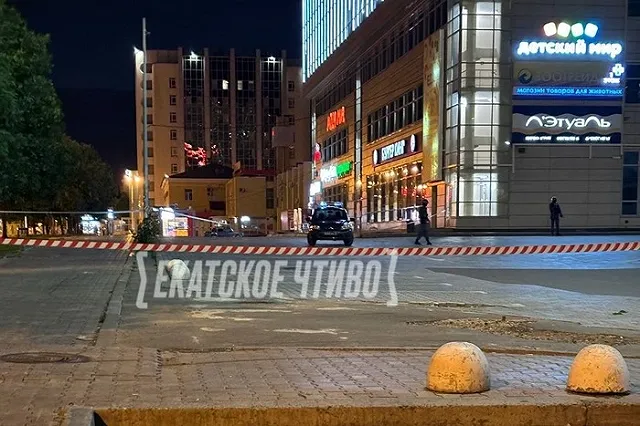 На Южном автовокзале оцепили популярный торговый центр