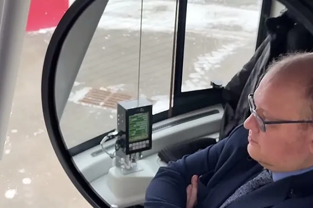 Первый в России междугородний беспилотный трамвай поехал по Екатеринбургу