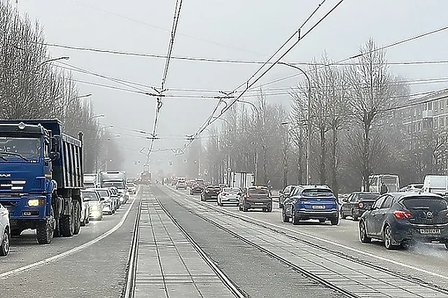 В Екатеринбурге остановилось движение трамваев в районе Вторчермета