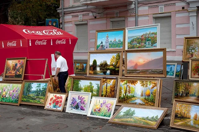 Свердловский депутат избавился от работ Лошагина в своем кабинете