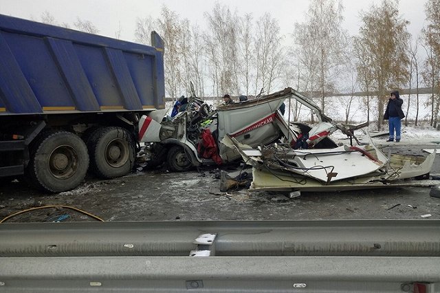 «Скорая помощь» с беременной пациенткой разбилась в ДТП под Новосибирском