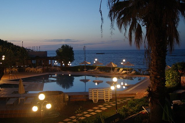 Российских туристов предупредили о нехватке мест на Кипре и в Греции