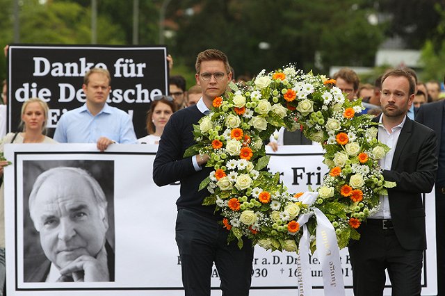 ЕС устроит беспрецедентную церемонию прощания с Колем