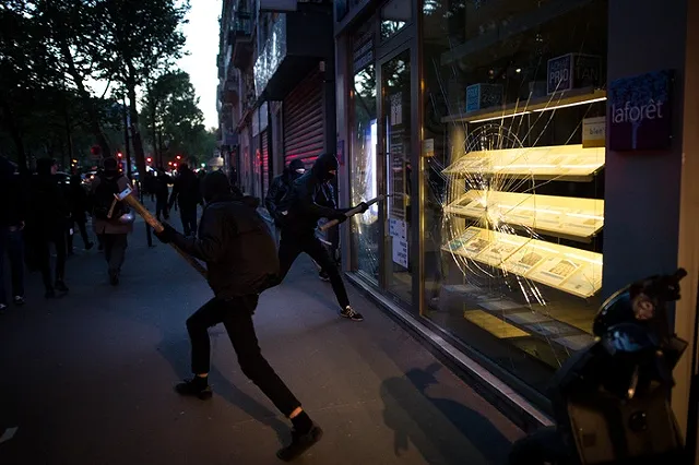 В Париже во время празднования победы сборной на ЧМ произошли беспорядки