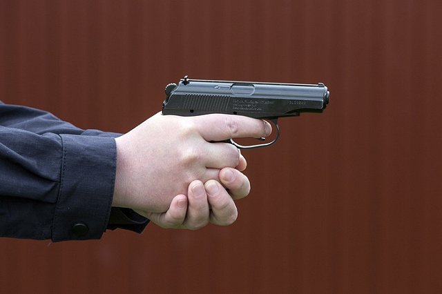 Baza: Огнестрельное ранение головы сотруднице полиции в Москве причинил коллега