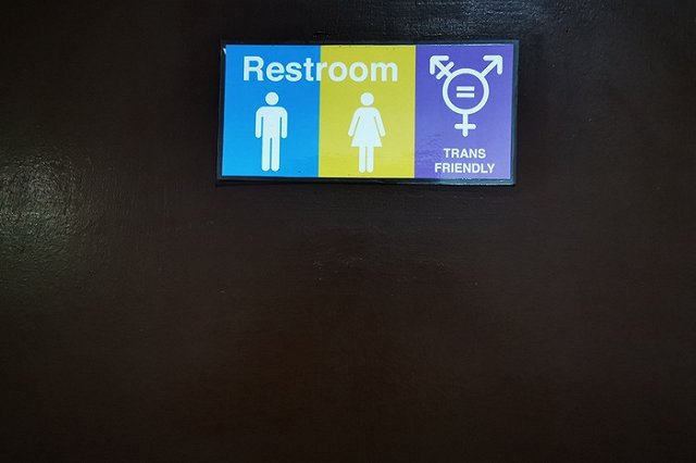 В ЗАГСе назвали число уральцев, которые официально меняют пол