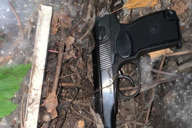 В Екатеринбурге мужчина устроил стрельбу на детской площадке