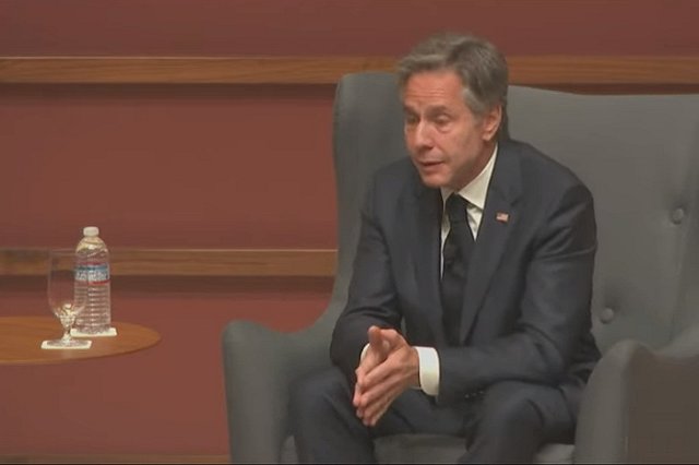 Блинкен заявил, что миру нельзя позволить остаться без руководства США