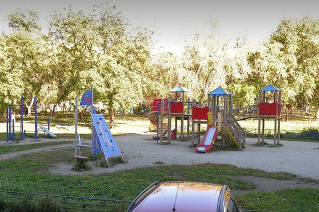 В Екатеринбурге УК снесла детскую площадку, сообщив, что новую должны оплачивать жильцы
