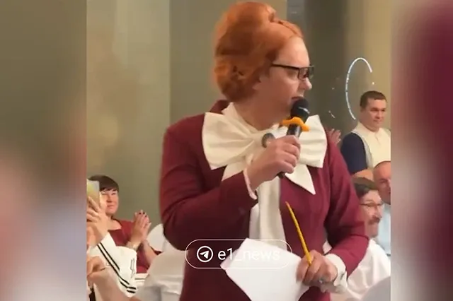 Экс-звезда «Уральских пельменей» шокировал школьников неожиданным нарядом