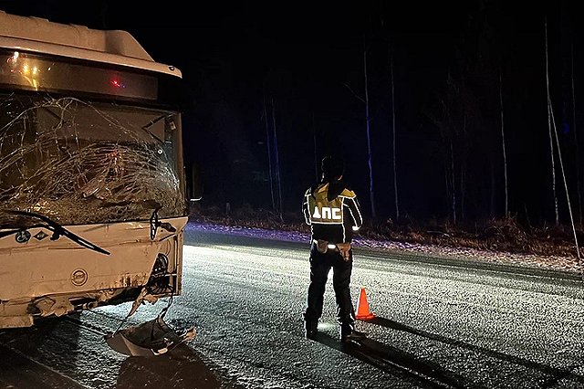 Две молодые девушки погибли в ДТП с автобусом на свердловской трассе (ФОТО)