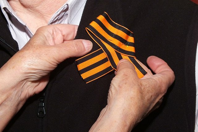 Нижневартовским ветеранам в праздничные наборы положили сыр с плесенью