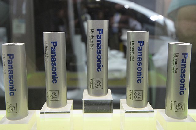 С 1 апреля в самолетах запретят провозить литий-ионные аккумуляторы