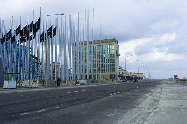 Число пострадавших от непонятного воздействия сотрудников Госдепа увеличилось