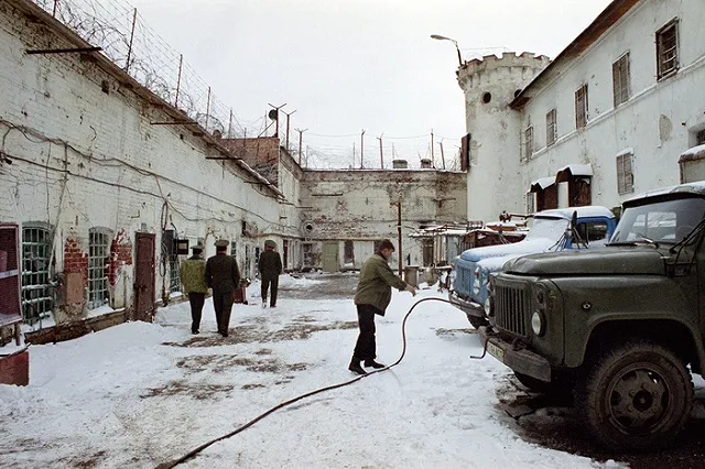 Пытки в колонии: Макаров боится, что ему «устроят» самоубийство