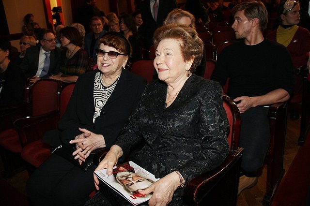 Наина Ельцина назвала заявление Руцкого и Хасбулатова бредом