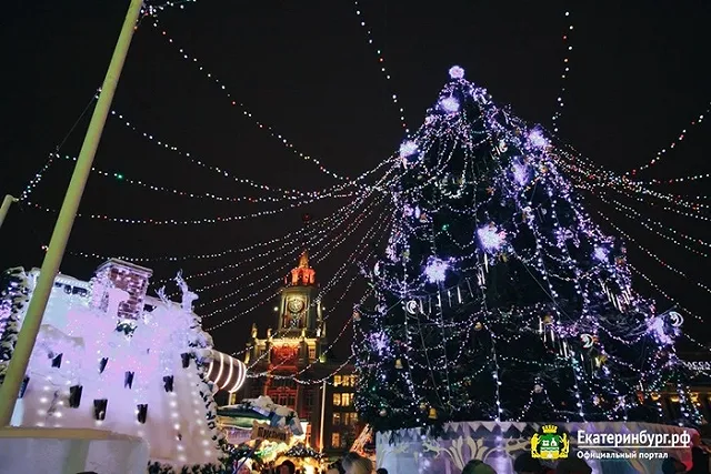 Вчера в Екатеринбурге открылся главный ледовый городок