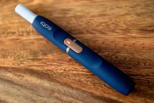 Минздрав предложил приравнять Iqos и glo к обычным сигаретам