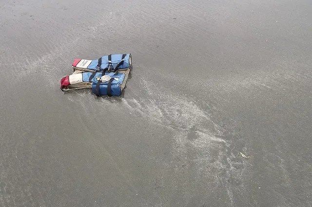 Пассажир авиарейса Томск-Екатеринбург украл из самолета спасательный жилет