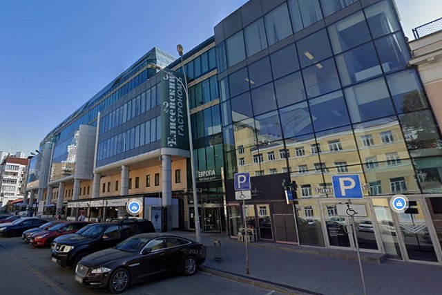 В центре Екатеринбурга закрывают большой супермаркет