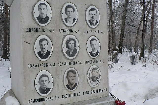 «Какой-то невменяемый». В Екатеринбурге осквернили могилу группы Дятлова