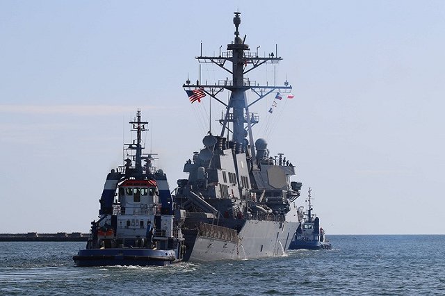 CNN сообщил об опасном сближении российских Су-24 с эсминцем «Дональд Кук»