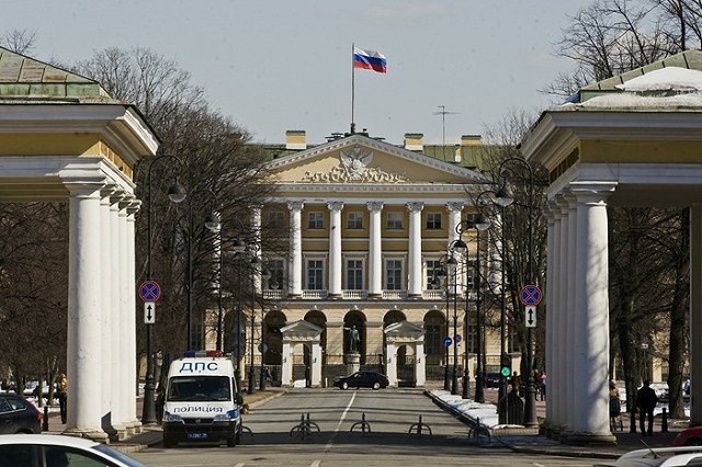 Губернатор Петербурга уволил отчитавшегося с помощью фотошопа чиновника
