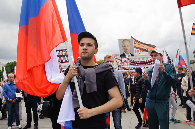 Русские туристы прогнали с пляжа украинцев песней «Священная война»