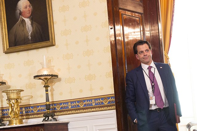 Новый директор Белого дома по коммуникациям снят с должности