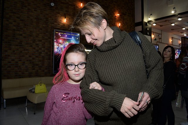 «Уральские пельмени» провели в Екатеринбурге экскурсию для ведущей Яны Чуриковой