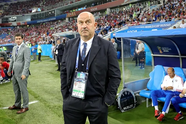 Черчесов не вызвал Акинфеева и Смолова на ближайшие матчи сборной России