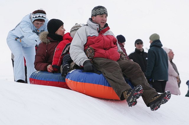 МЧС напоминает. Десять правил катания на «ватрушке»