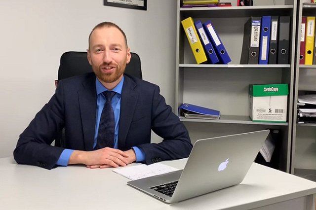 Начал страдать паническими атаками от новостей. Петербургский юрист подал иск к Первому каналу