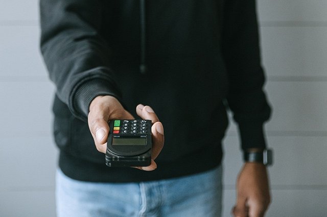 Жителей Екатеринбурга возмутили новые правила доставки пенсий