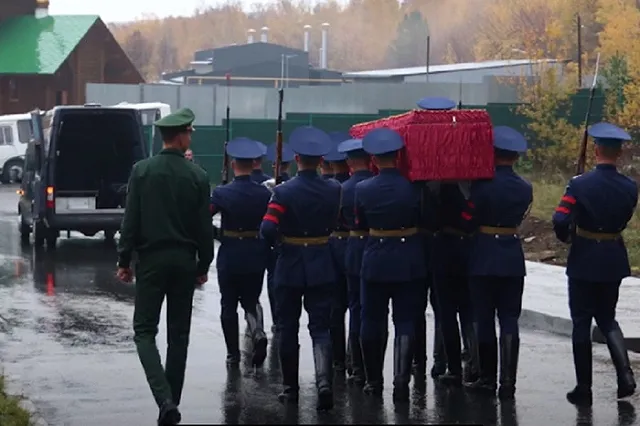 В Екатеринбурге простились со штурманом угнанного на Украину вертолета