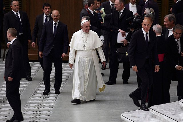 Папа Римский Франциск пожует листья коки во время визита в Боливию