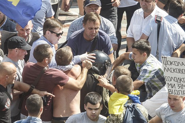 Маркин сравнил киевские санкции с запретом от бомжей на посещение свалки