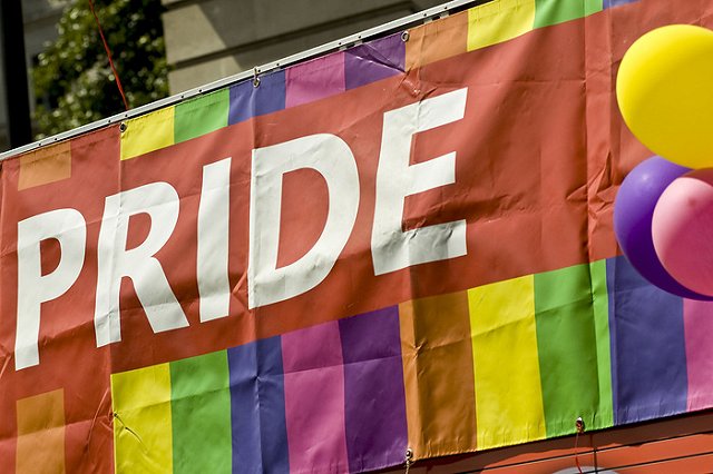 Британцы пожаловались на откровенные гей-сцены в новом сериале «Би-би-си»