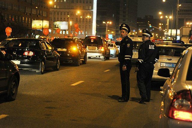 В Полевском семейная пара подралась с инспекторами ДПС