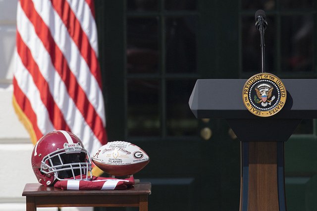 Трамп сделал в Twitter новое заявление о бомбежке Сирии