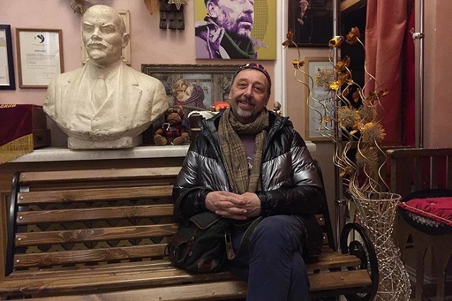 Драматург Николай Коляда рассказал, что одевается в эконом-магазине