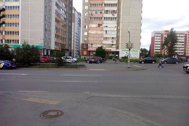 В Екатеринбурге водитель отвлёкся на телефон и сбил 17-летнего парня