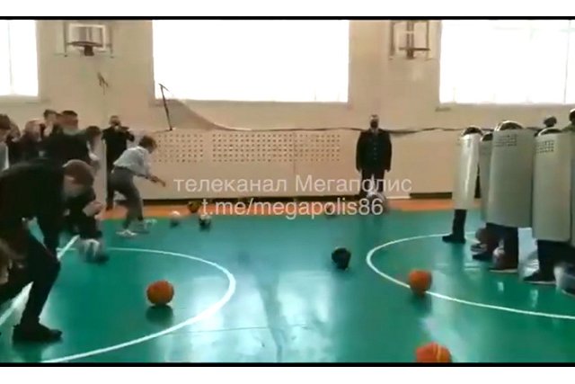 Уволен начальник полиции Нижневартовска, устроивший «разгон протестующих» в школе