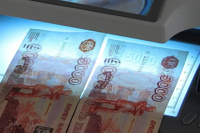 В полиции Екатеринбурга призвали остерегаться фальшивых банкнот из-за высокого качества подделки