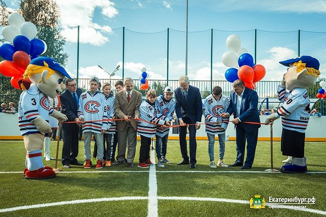 На Синих Камнях открыли новый многофункциональный корт