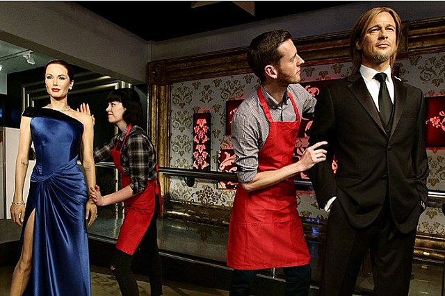 Музей мадам Тюссо развел восковые фигуры Джоли и Питта