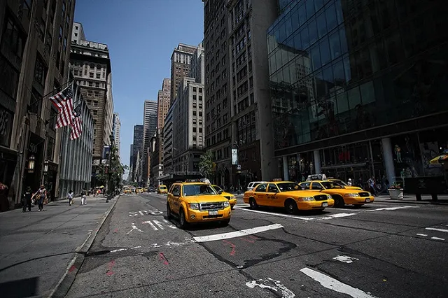 Службы такси Екатеринбурга из-за холодов подняли цены