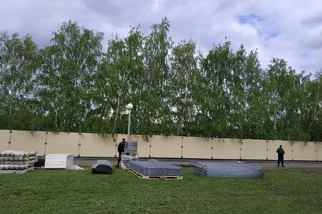 «Храмовый» забор в сквере оценили в миллион. Возбуждено дело о порче имущества