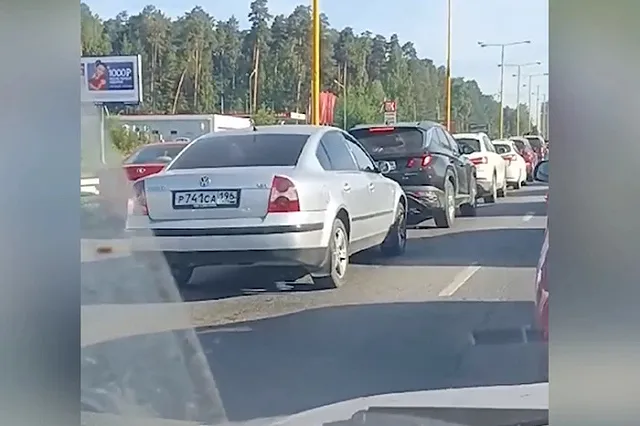 Екатеринбуржцы встали в двухчасовую пробку у «Калины»